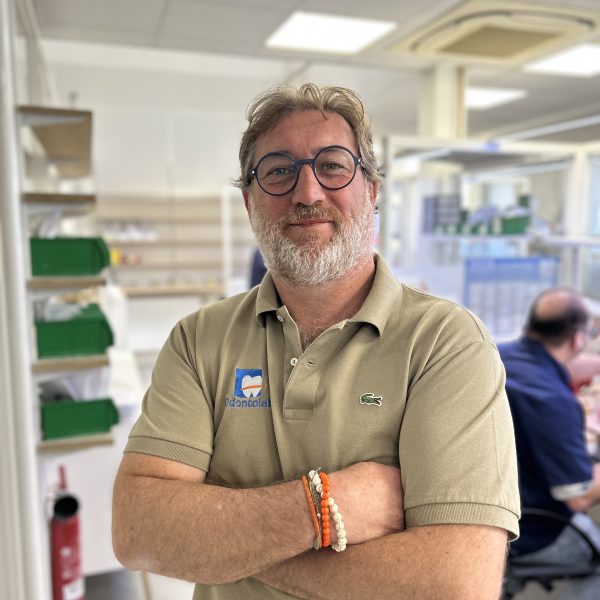 Portrait de Thomas Didier, membre de l'équipe du laboratoire de prothèses dentaires Odontolab en tant que Reponsable Laboratoire